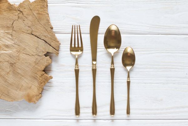 طقم أدوات طعام انسي 4 قطع - لون ذهبي مطفي