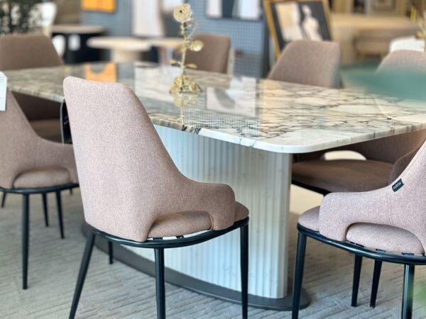 طاولة طعام رخام افيون بلو 210 مع قاعدة حديد ل 8 اشخاص