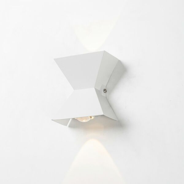 إضاءة جدارية سور مثلثين لمبتين اطار ابيض