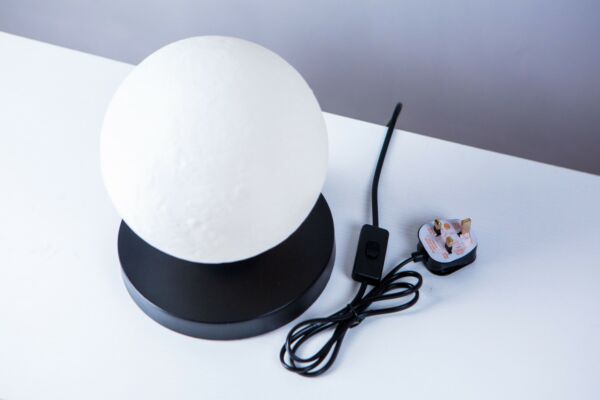 أبجورة مودرن شكل القمر أسود