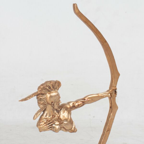 تحفة مجسم محارب مع قوس وسهم - ذهبي وأبيض - صغير