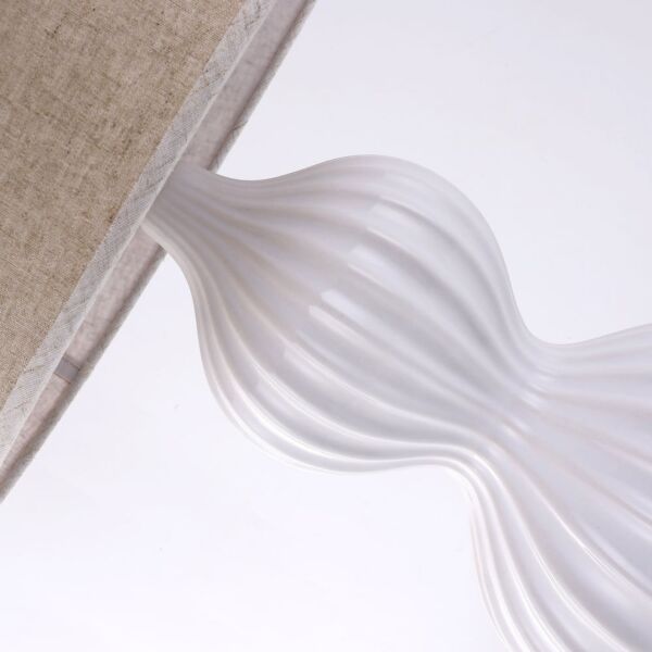 أبجورة طاولة لوتون