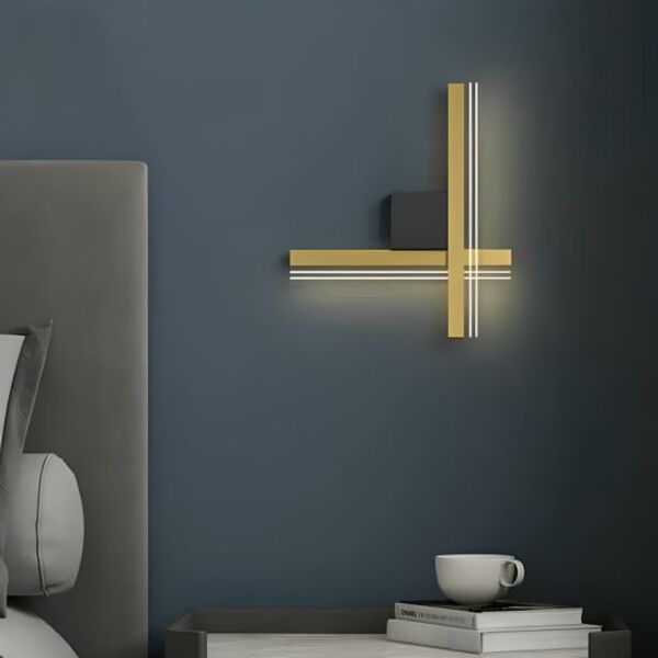 اضاءة جدارية هاتان - ذهبي واسود