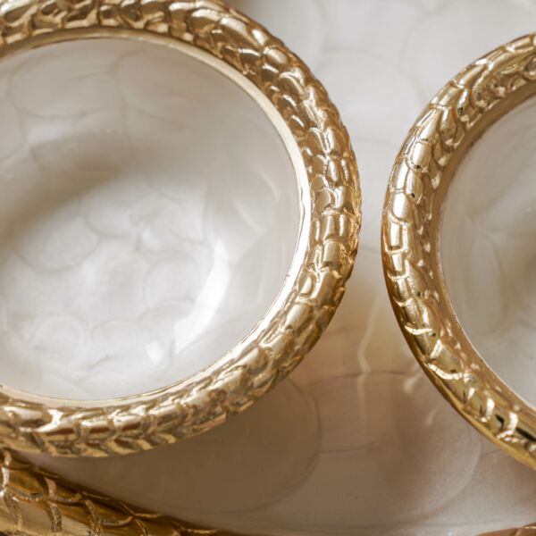  طقم تمرية مع صينية كريسي - عاجي وذهبي