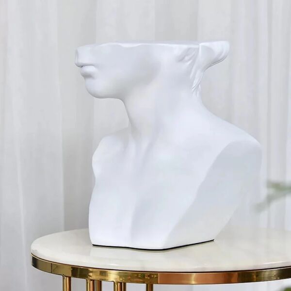 تحفة على الطراز الروماني - ابيض