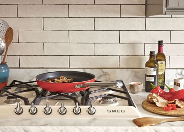 مقلاة مقاومة للالتصاق 28 سم من سميج - احمر