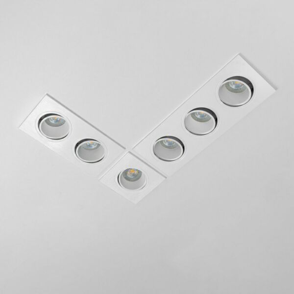 قاعدة سبوت تيما ثلاثية بلاستيك أبيض 