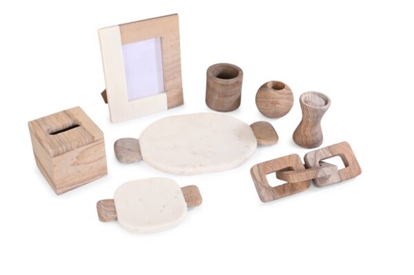 حامل شموع من الحجر الرملي - بني ومتعدد الالوان