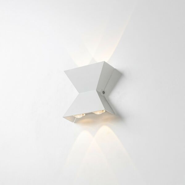 إضاءة جدارية سور مثلثين 4 لمبات اطار ابيض