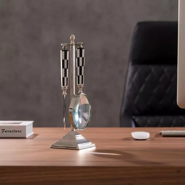 تحفة فنية عدسة مكبرة مع حامل تشيستر