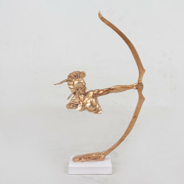 تحفة مجسم محارب مع قوس وسهم - ذهبي وأبيض - صغير