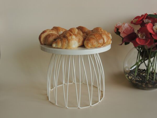 طبق تقديم بقاعدة سكيرت اليجانس - ابيض