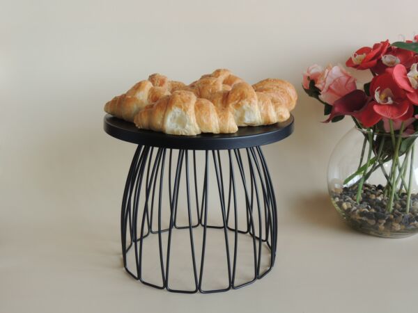 طبق تقديم بقاعدة سكيرت اليجانس - اسود