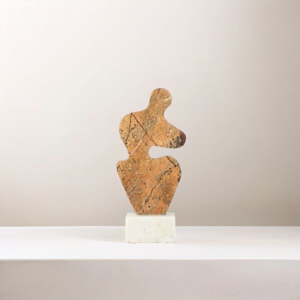 تحفة فنية من الرخام شكل كائن - بني ومتعدد الالوان