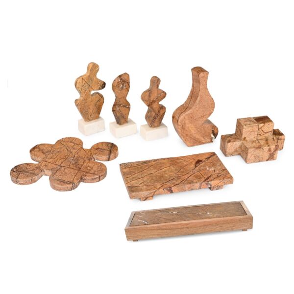 تحفة فنية من الرخام شكل كائن - بني وقاعدة ابيض