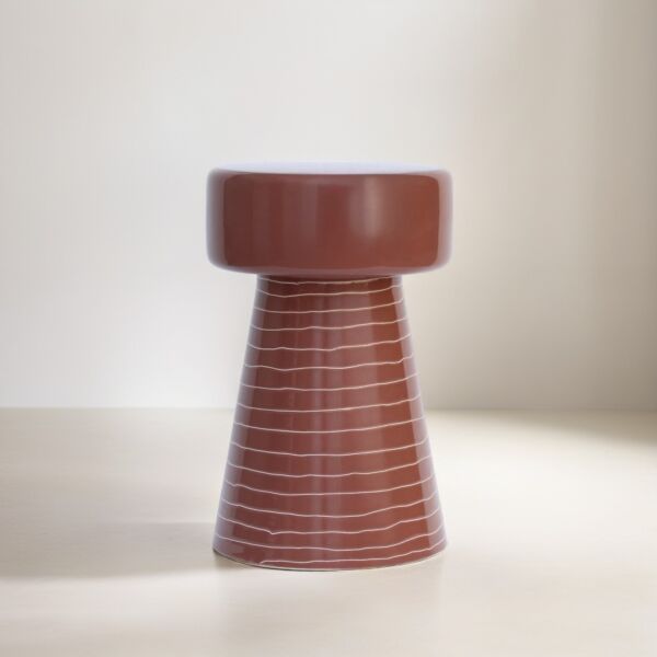 طاولة جانبية بخطوط افقية - بني