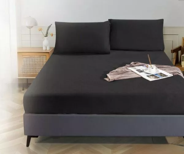 شرشف كوين مخمل ساده مطاط مع غطاء مخدة رصاصي غامق