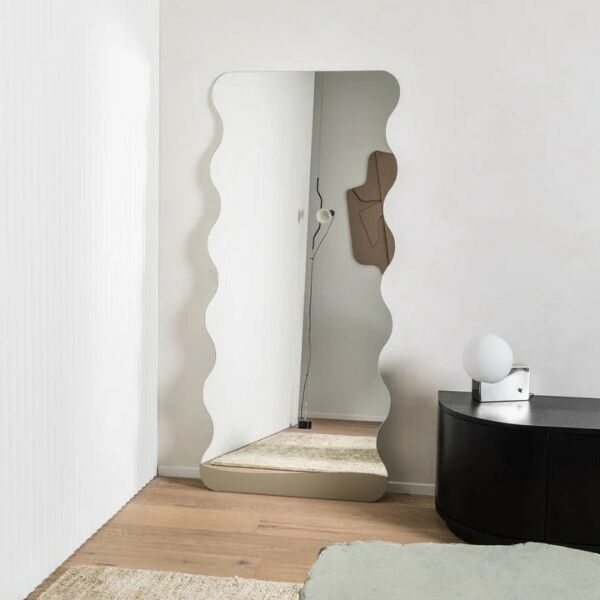 مرآة طويلة ويف