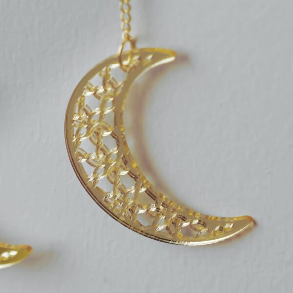 تعليقة لورا اكريليك - ذهبي