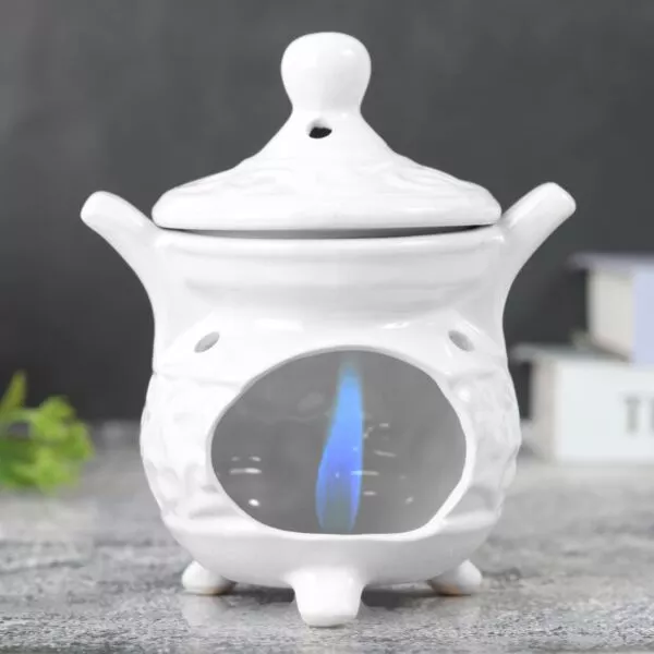 حامل شموع سيراميك دائري بغطاء مزخرف ابيض 