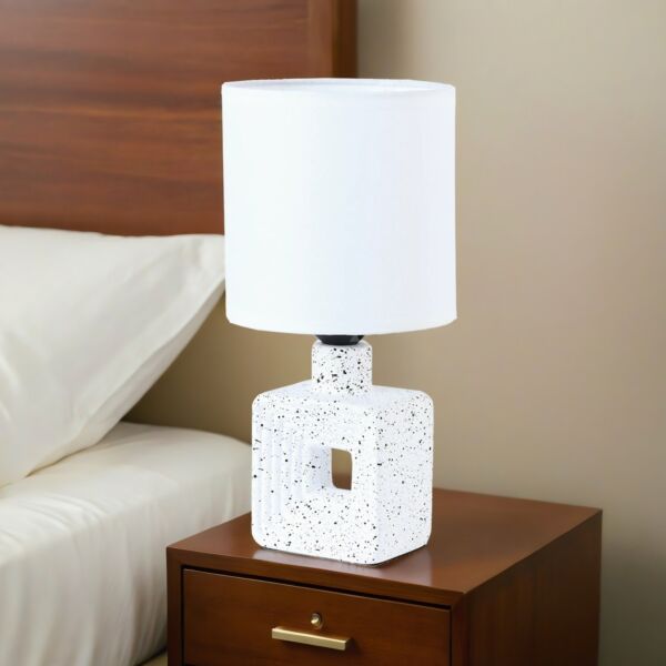 أبجورة طاولة موردن كهربائية سيراميك كارلوس - ابيض