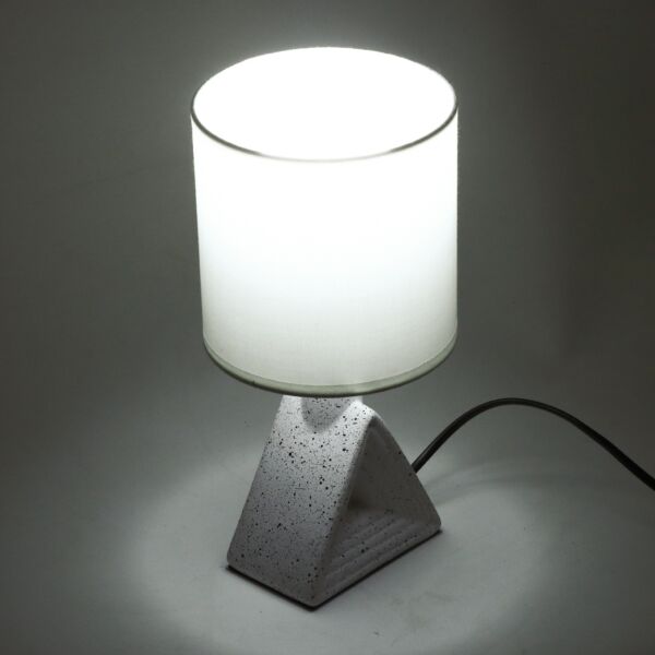 أبجورة طاولة موردن كهربائية سيراميك توبا - ابيض