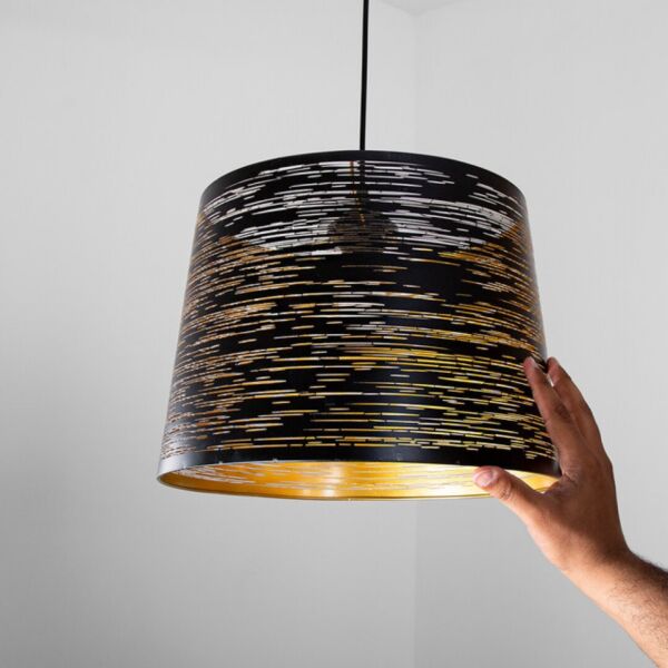 ثريا علاقي مفرد مع زخارف جمالية