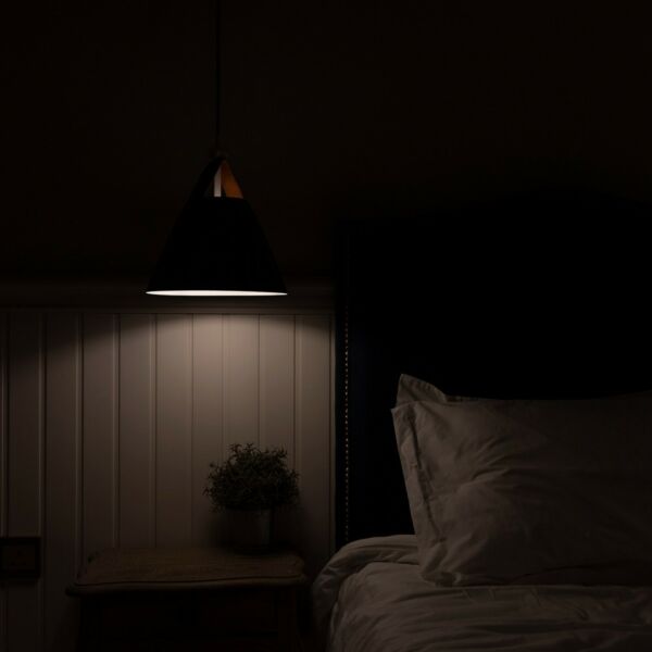 علاقية نات رمادي قاعدة جلد 