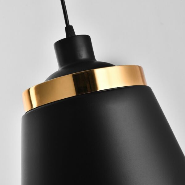 علاقية نون اسود اطار ذهبي 