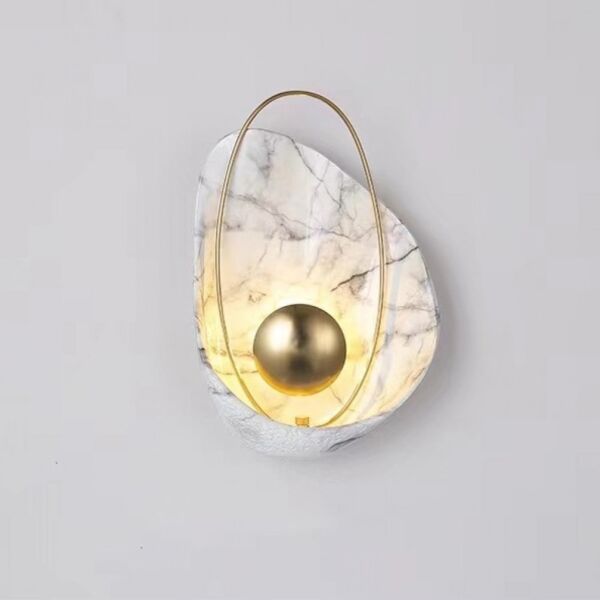 إضاءة جدارية اكلوريك رخامي ابيض مع كرة ذهبية