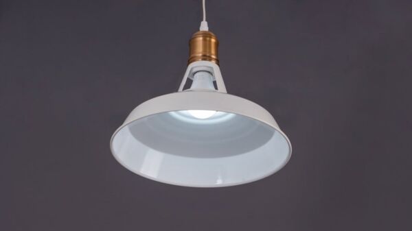 إنارة معلقة حديد بيضاء