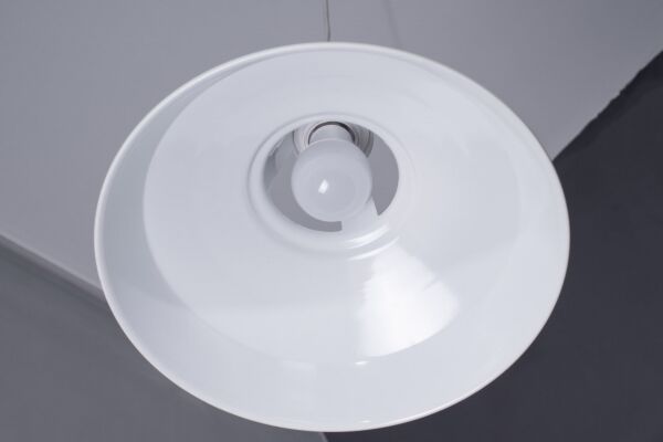 إنارة معلقة حديد بيضاء