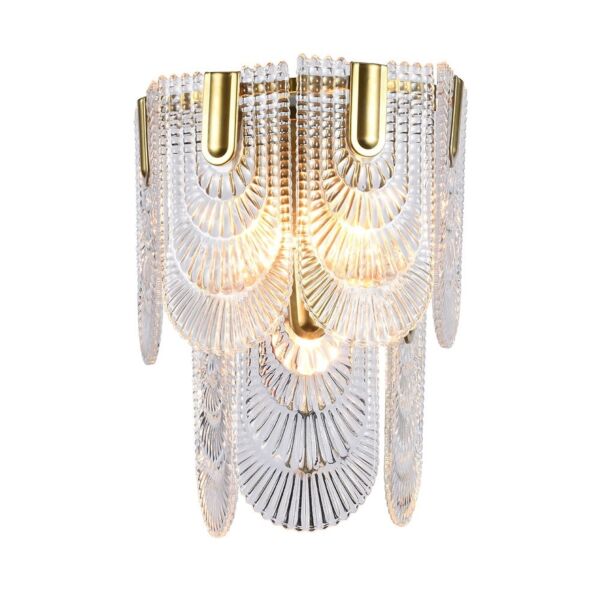 ثريا كريستال لاي