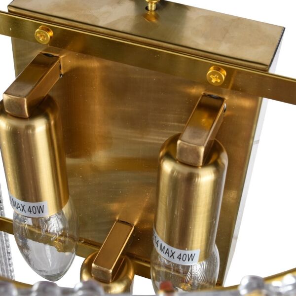 ثريا كريستال لاي