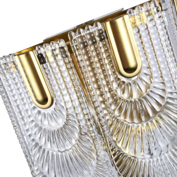 ثريا كريستال لاي