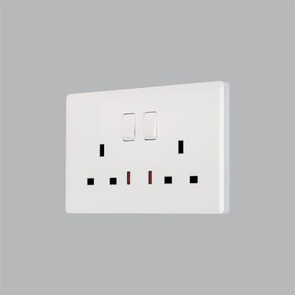 فيش ثلاثي مجوز بمفتاح - 2 USB ابيض لايت