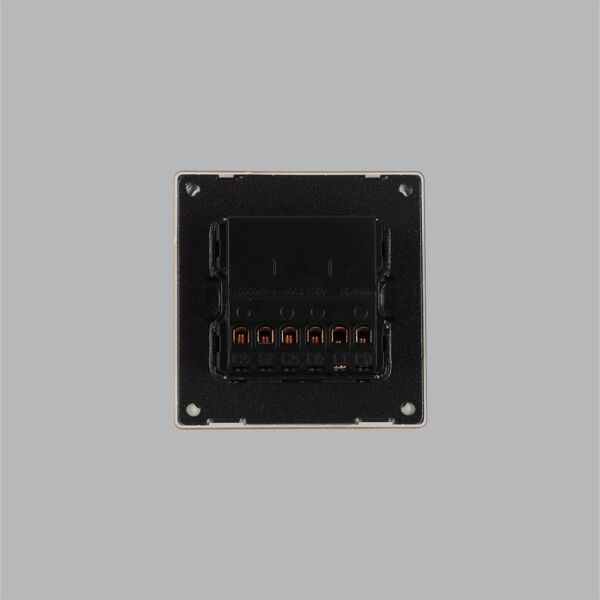 مفتاح رباعي 16 امبير ذهبي لايت