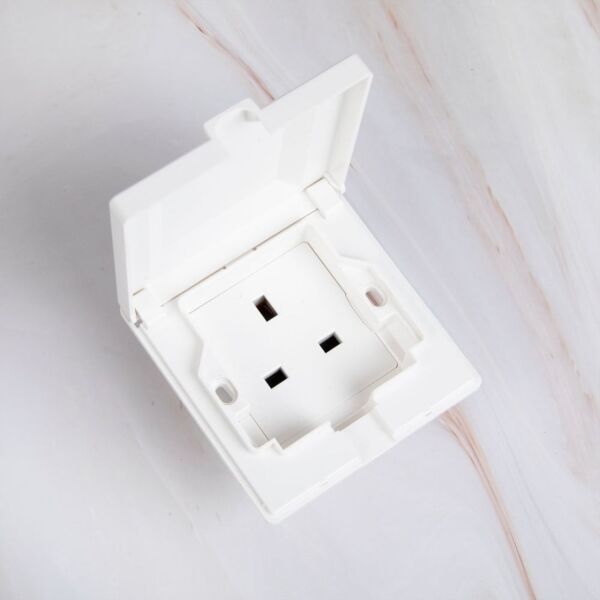 فيش ثلاثي مخفي بلاستيك - ابيض