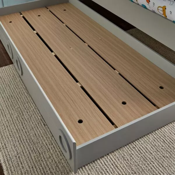 سرير توين قابل للسحب بتصميم قطار للاطفال - 90x190 سم