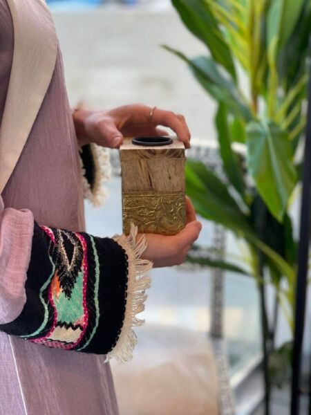 مبخرة أندالوسيا مع زخارف حروف عربية - ارتفاع 10 سم, لون خشبي 