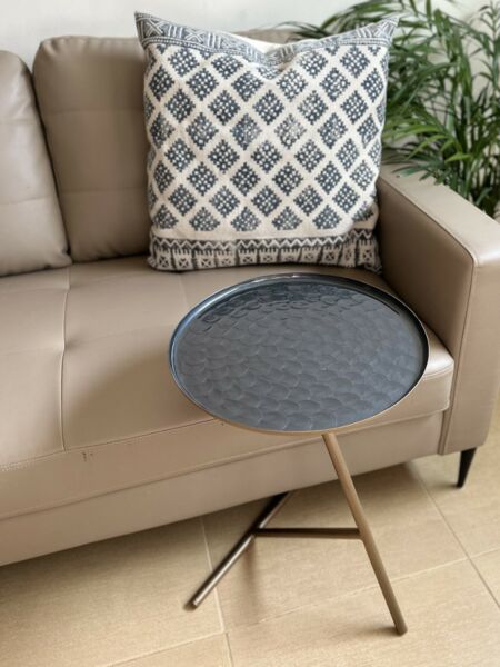 طاولة جانبية كلاسي - أسود