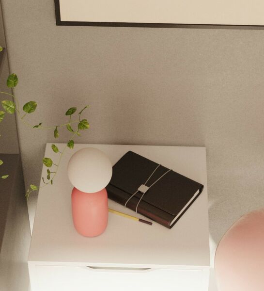 أبجورة طاولة مارغوري زهري