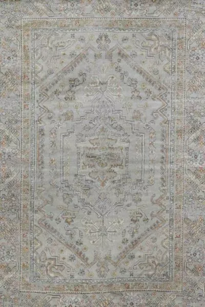 سجاد فسكونتي لون كريم