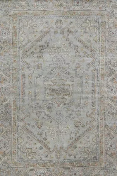 سجاد فسكونتي لون كريم