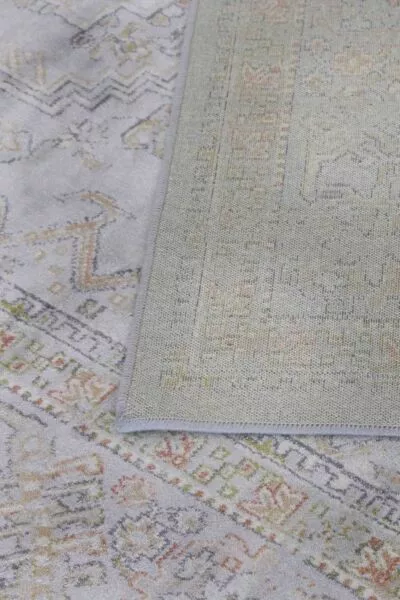 سجاد فسكونتي لون كريم