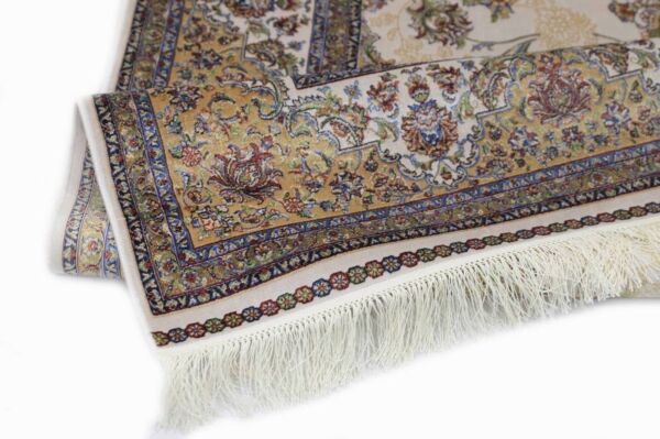 سجاد كلاسيك ارياس حرير تركي - بيج ومتعدد الالوان