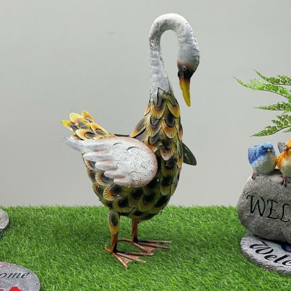 ديكور بطة حديد - متعدد الألوان