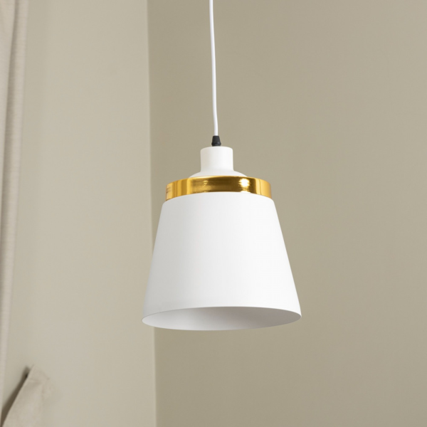 علاقية نتلا ابيض اطار ذهبي