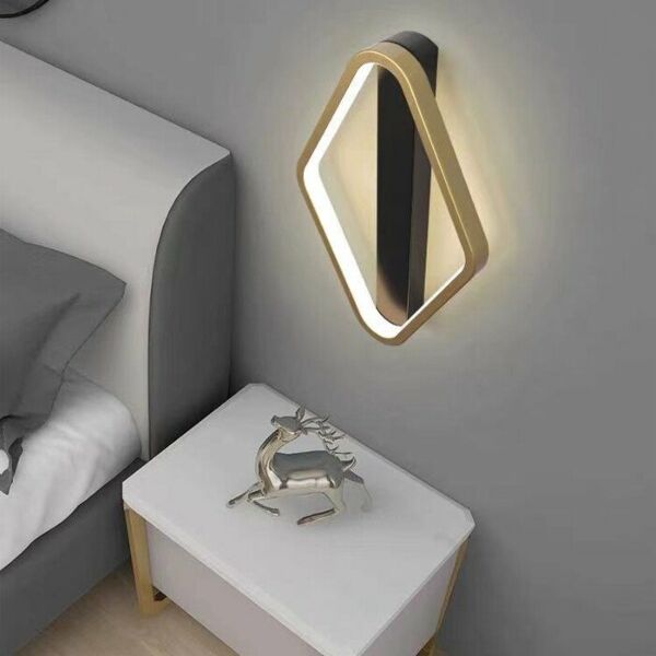 اضاءة جدارية لوب ميتاليك معين - اسود وذهبي