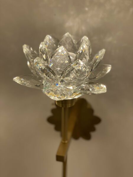 إضاءة جدارية لوتس - ذهبي